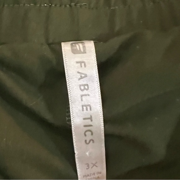 Fabletics Maggie Shorts Secret Garden Print Size 3x - Picture 7 of 8